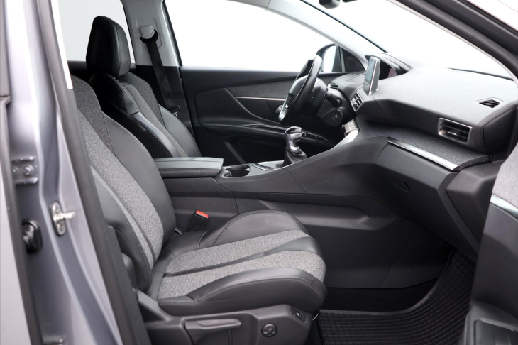 Peugeot 3008 2.0 BlueHDI 110 kW Allure CZ