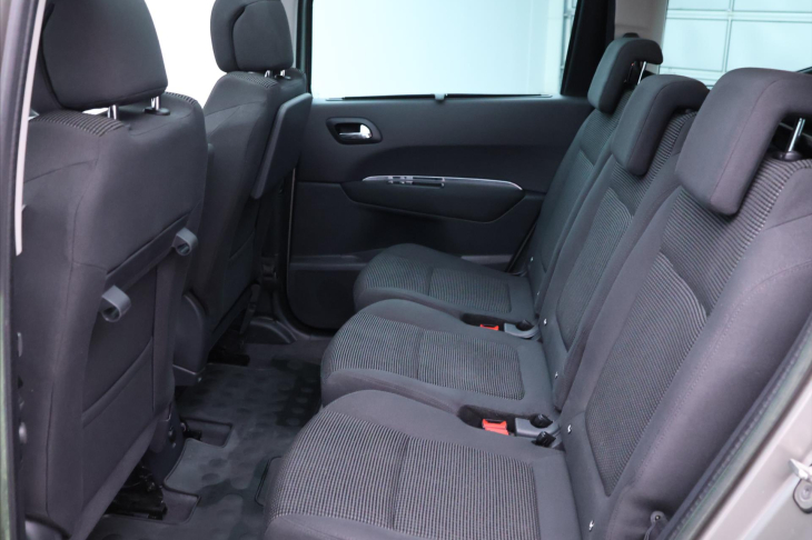Peugeot 5008 1,6 HDI 82kW Family CZ