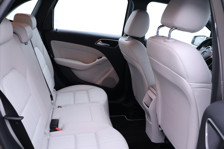 Mercedes-Benz Třídy B 1,6 180 90kW Aut.klima Navi