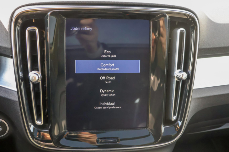 Volvo XC40 2,0 D4 AWD Panorama Tažné