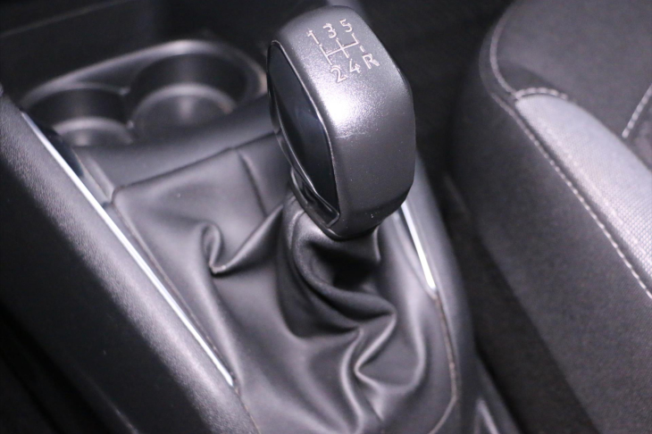 Peugeot 208 1,6 HDI Klima Navi CZ 1.Maj
