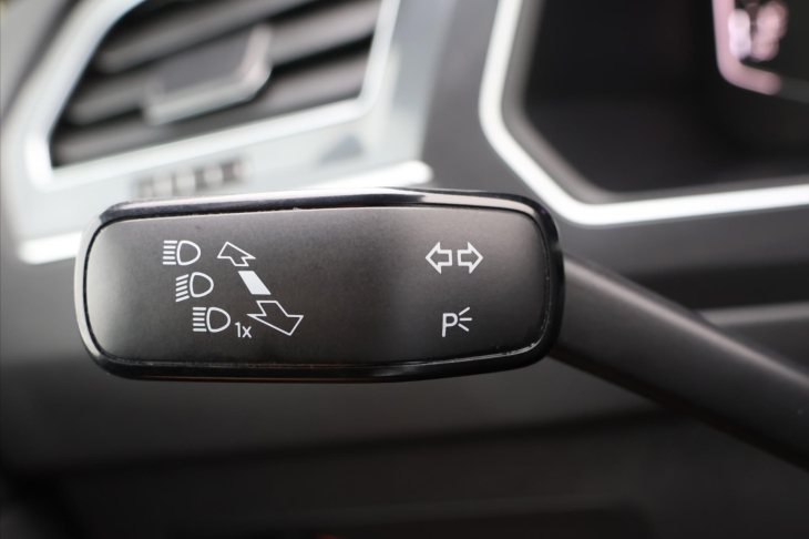 Volkswagen Tiguan 2,0 TDI DSG 4x4 CZ DPH R-Line