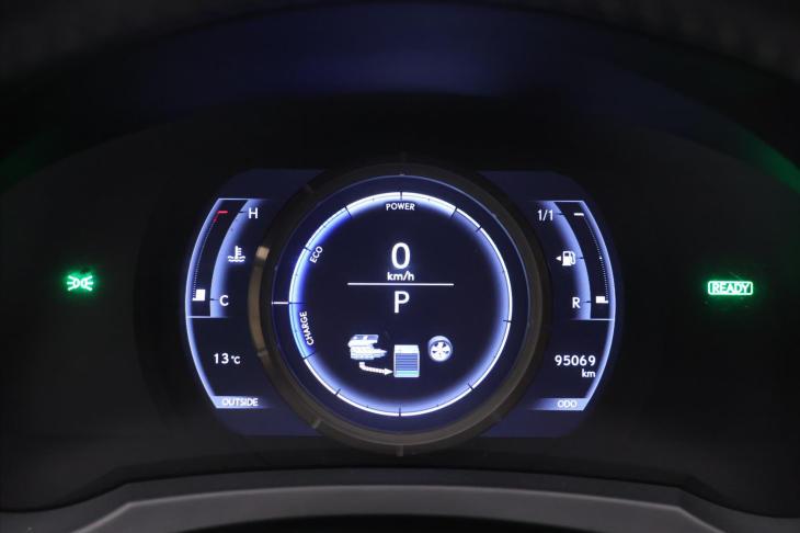 Lexus RC 300h 2,5 133kW F-Sport Navi CZ