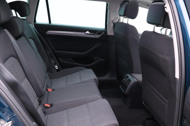 Volkswagen Passat 2,0 TDI 110kW DSG LED ACC Pano
