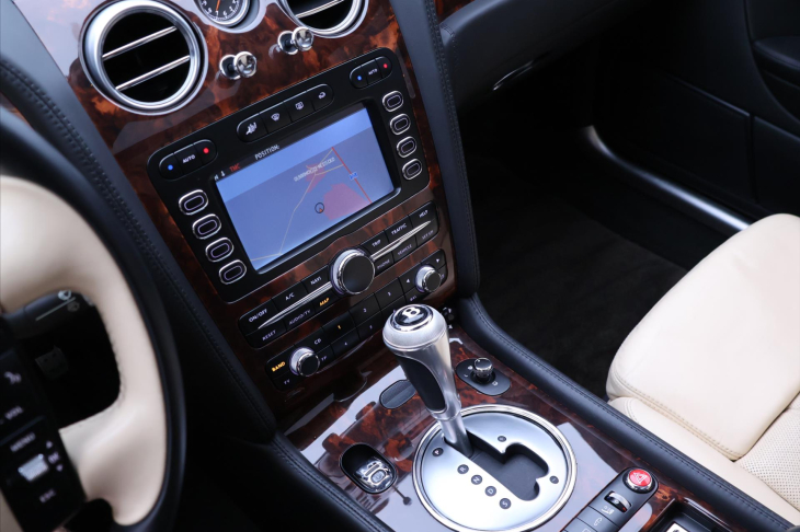 Bentley Continental Flying Spur 6,0 W12 412 kW 4x4 Kůže DPH