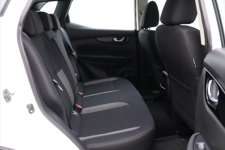 Nissan Qashqai 1,3 DiG-T Acenta CZ 1.Maj