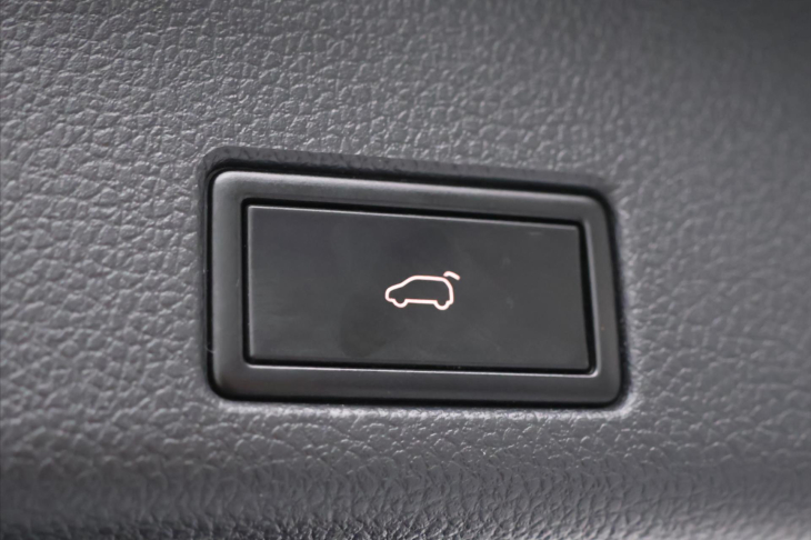 Volkswagen Sharan 2,0 TDI 130kW DSG 4Motion CZ