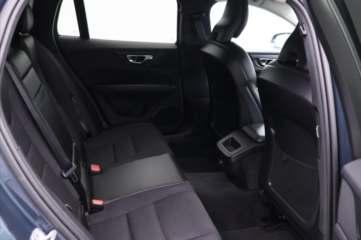 Volvo V60 2,0 D4 Aut. Momentum 1.Maj.