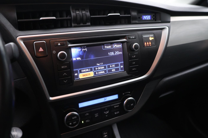 Toyota Auris 1,6 i 97kW Serv. Kniha