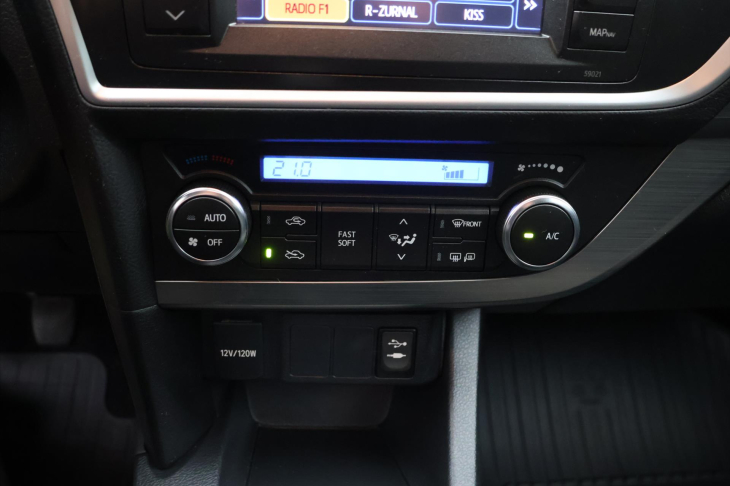 Toyota Auris 1,6 i 97kW Serv. Kniha