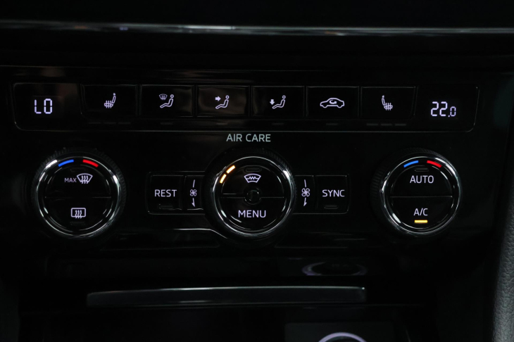 Škoda Superb 1,8 TSI DSG CZ Sportline pano