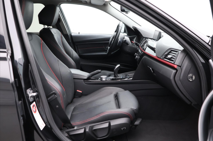 BMW Řada 3 3,0 330d 210kW Aut. xDrive
