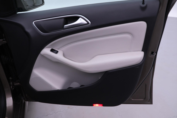 Mercedes-Benz Třídy B 1,6 180 90kW Aut.klima Navi