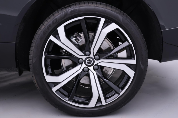 Volvo XC60 2,0 B5 AWD 184kw Ultra Dark