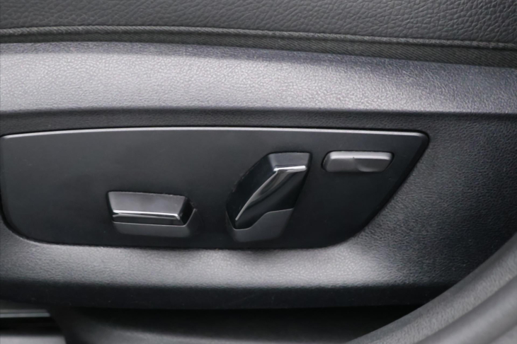 BMW Řada 5 2,0 520d Aut 140kW Luxury Line