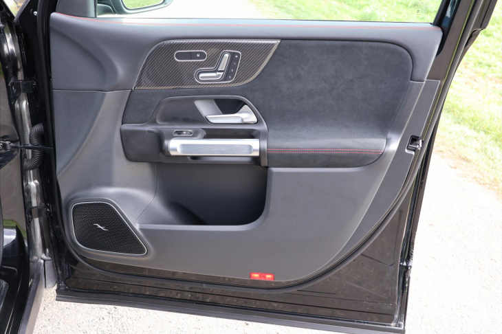 Mercedes-Benz GLB 2,0 200d 4MATIC AMG Premium +