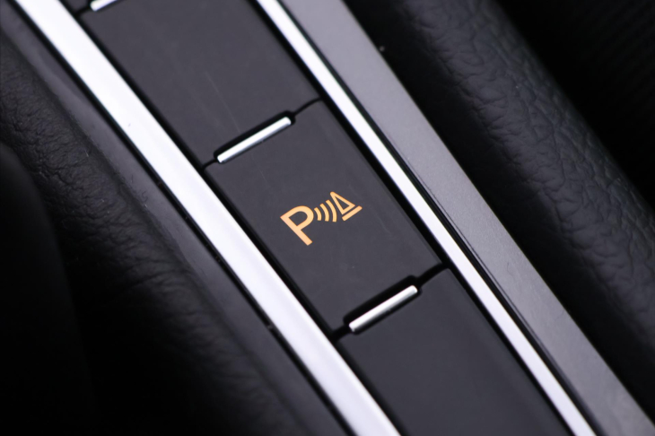 Volkswagen Golf 2,0 TDI 110kW DSG 1.Maj. DPH