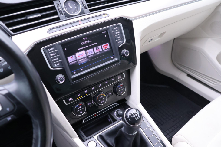 Volkswagen Passat 2,0 110kW Highline 4Motion CZ