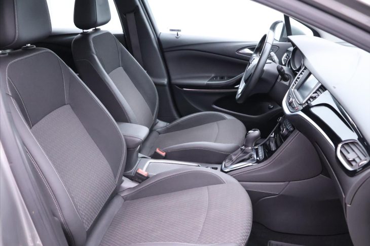 Opel Astra 1,4 T 110kW Aut. Innovation CZ