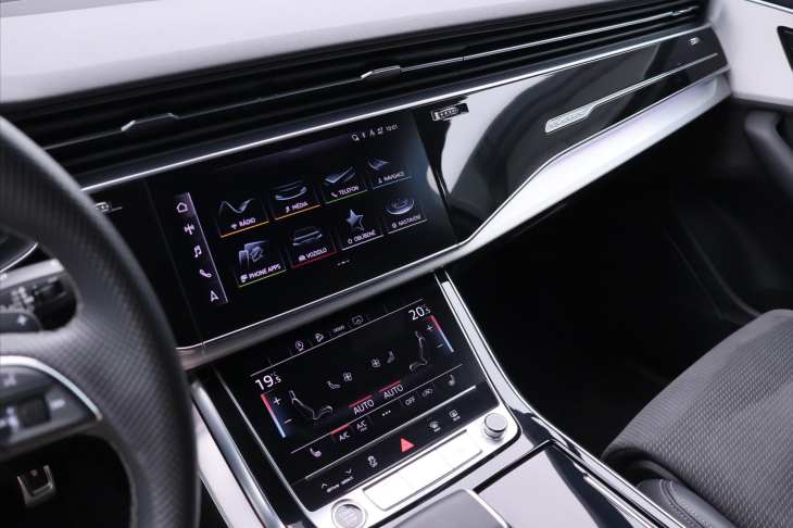 Audi Q7 3,0 TDI 210kW S-line CZ 1 Maj