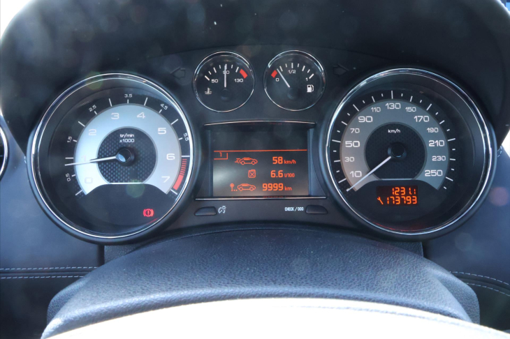 Peugeot RCZ 1,6 16V 147kW Allure Navi
