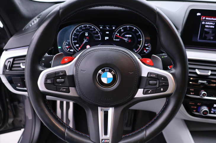BMW M5 4,4 V8 441kW xDrive Individual DPH CZ