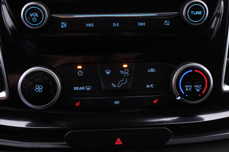 Ford Tourneo Custom 2,0 TDCi Aut. CZ 8-Míst L2 DPH