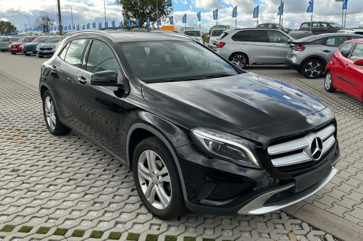 Mercedes-Benz GLA 1,6 180 90kW Xenon Navi