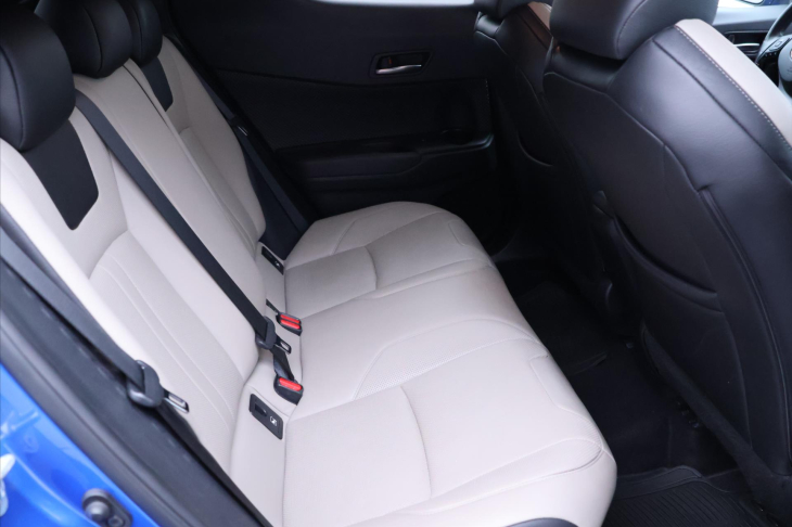 Toyota C-HR 1,8 Hybrid 72kW Selection CZ