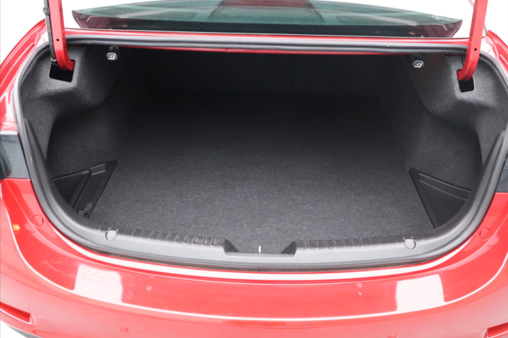 Mazda 6 2.0 107kW Center-Line