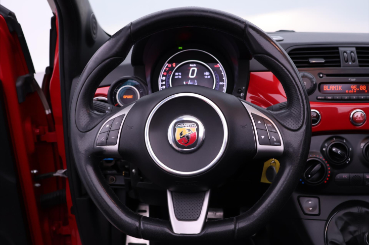 Abarth 500 1,4 Turbo 99kW Cabrio Akrapovič