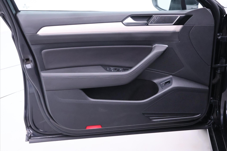 Volkswagen Passat 2,0 TDI 110kW 4M R-line LED