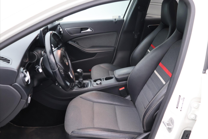 Mercedes-Benz Třídy A 1,6 200i 115kW Klima Kůže
