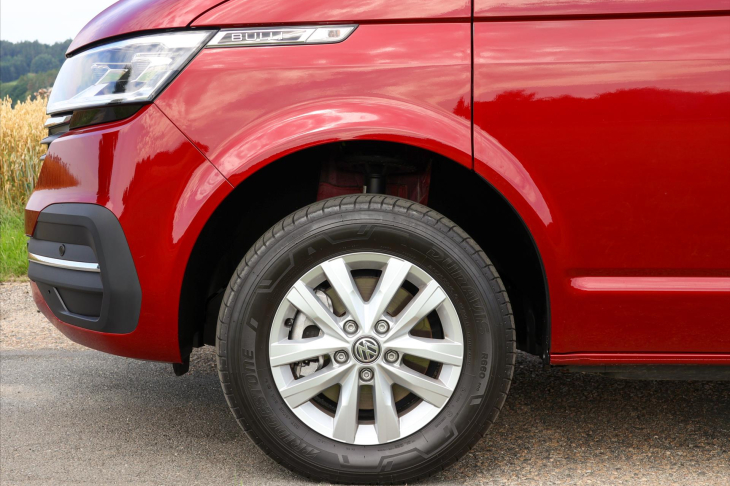 Volkswagen Transporter 2,0 TDI DSG DR 8-Míst Bulli