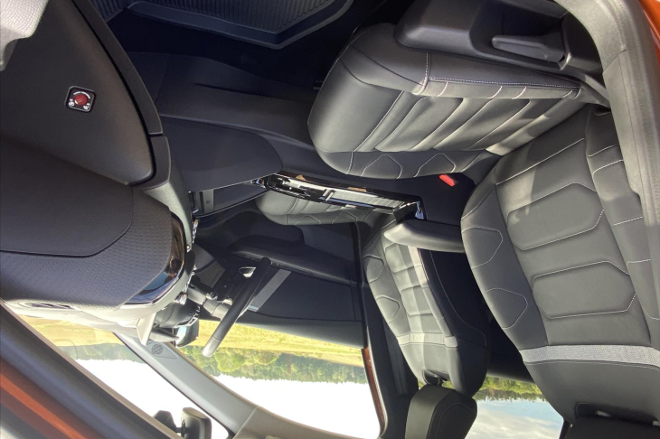 Citroën C4 1,2 PT 96kW Shine Aut Kůže HUD