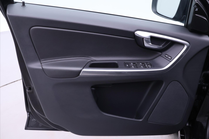 Volvo XC60 2,4 D5 162kW Aut. AWD Momentum