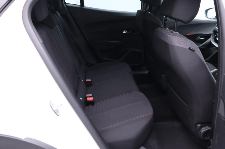 Peugeot 2008 1.2 PT 96kW CZ Active 1.Maj