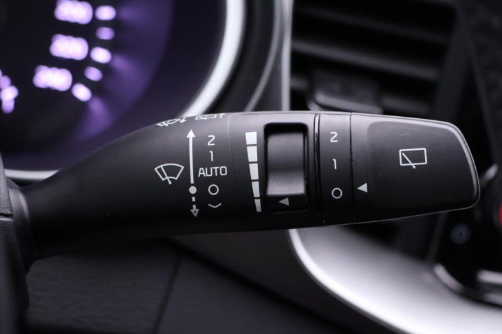 Kia Ceed 1,0 T-GDI 74kW Exclusive CZ