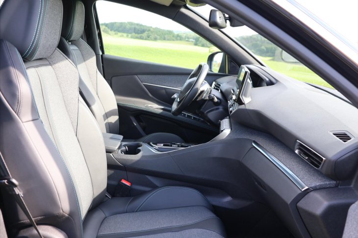 Peugeot 5008 1,2 PT Aut. Allure 7-Míst DPH