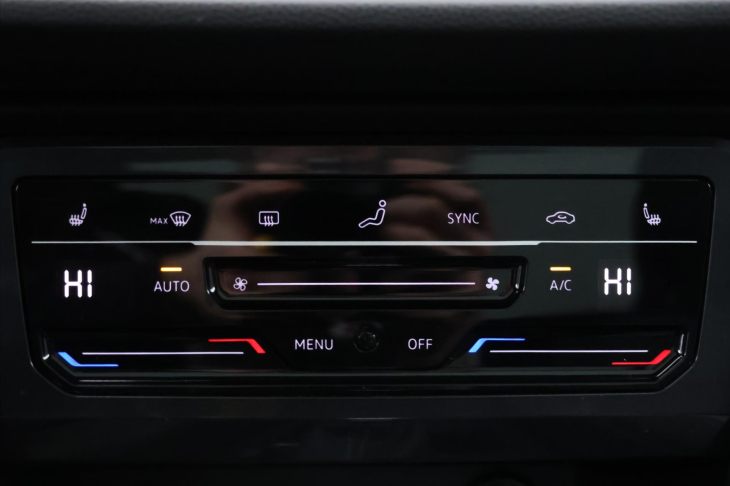 Volkswagen Tiguan Allspace 2,0 TSI DSG 4M R-Line 7Míst DPH