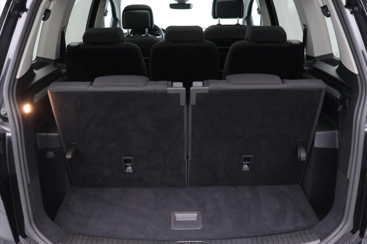 Volkswagen Touran 2,0 TDI DSG Highline 7Míst DPH