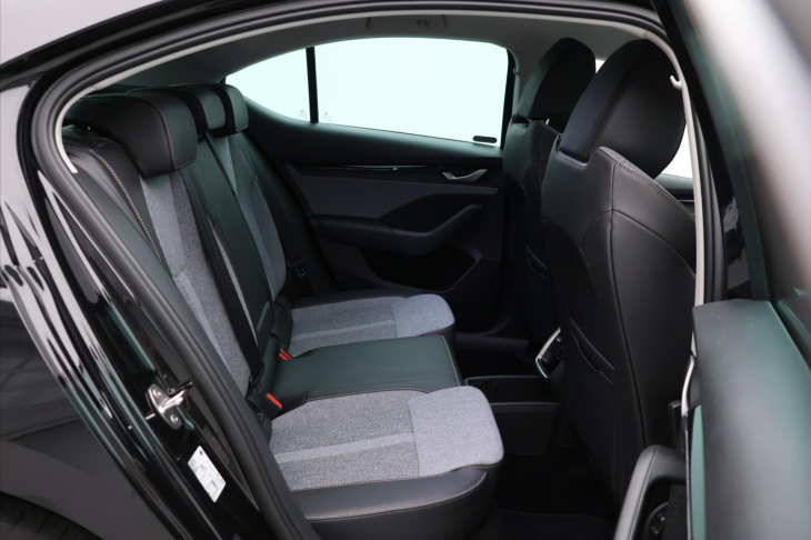 Škoda Octavia 2,0 TDI DSG Top Selection CZ