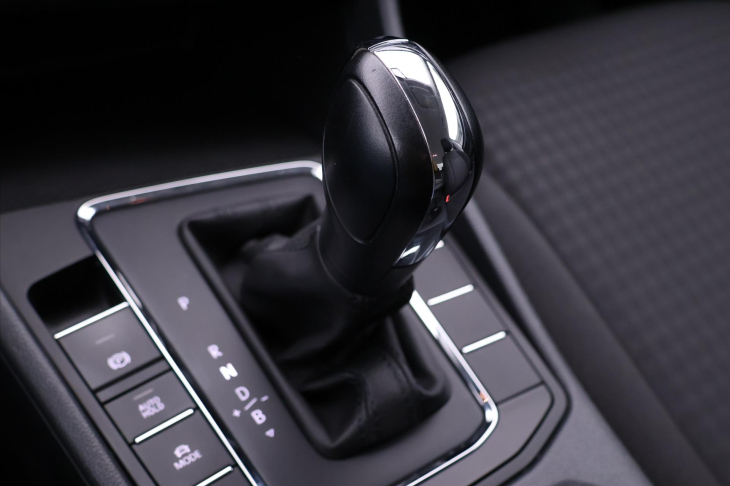 Volkswagen Bora E-Bora 100kW Automat