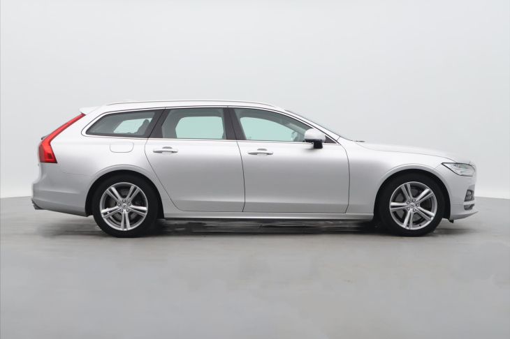 Volvo V90 2,0 T5 184kW Momentum CZ DPH