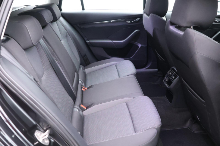 Škoda Octavia 2,0 TDI 85kW Ambition DSG DPH