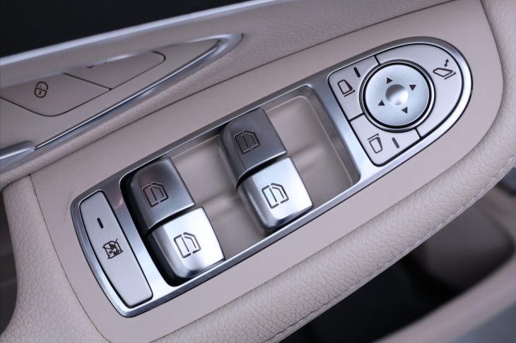 Mercedes-Benz Třídy C 2,0 220d 143kW 4Matic LED