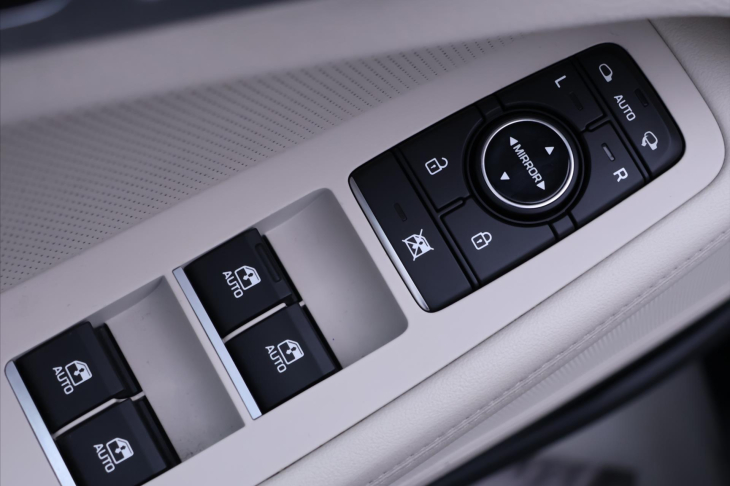 Hyundai Genesis 3,8 V6 232kW Exclusive 4x4 CZ