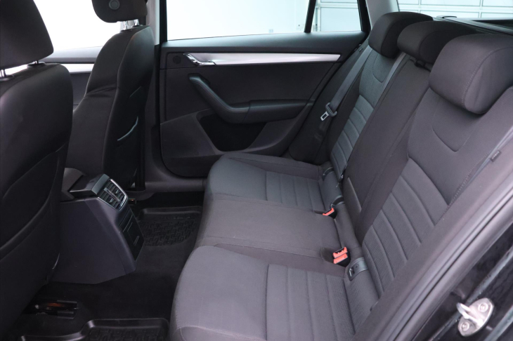 Škoda Octavia 1,4 TSI 103kW Elegance Xenon