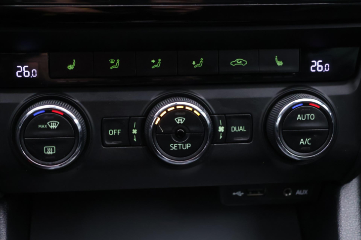 Škoda Octavia 1,6 TDI 77kW DSG Elegance CZ