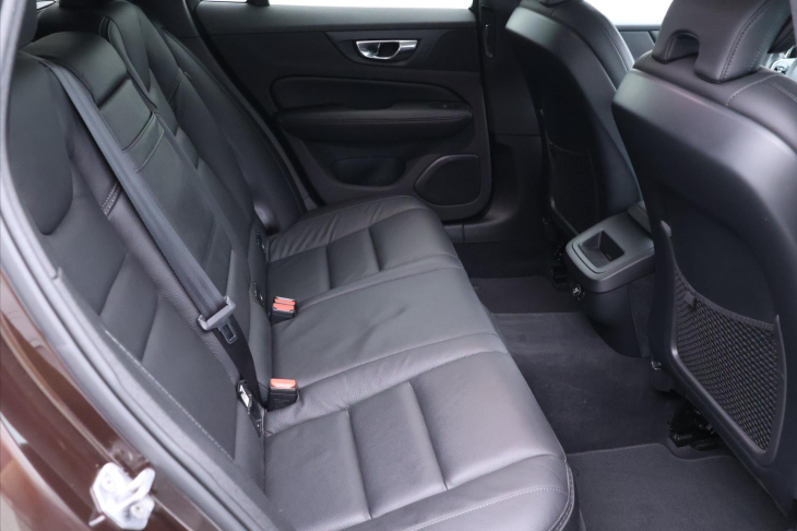 Volvo V60 2,0 D4 Drive-E Aut. AWD CZ DPH